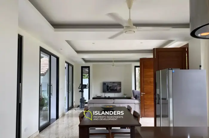 וילת בריכה עם נוף לגן למכירה ב-Maenam