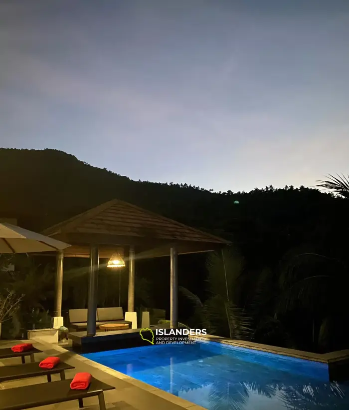 וילת בריכה עם נוף לגן למכירה ב-Maenam