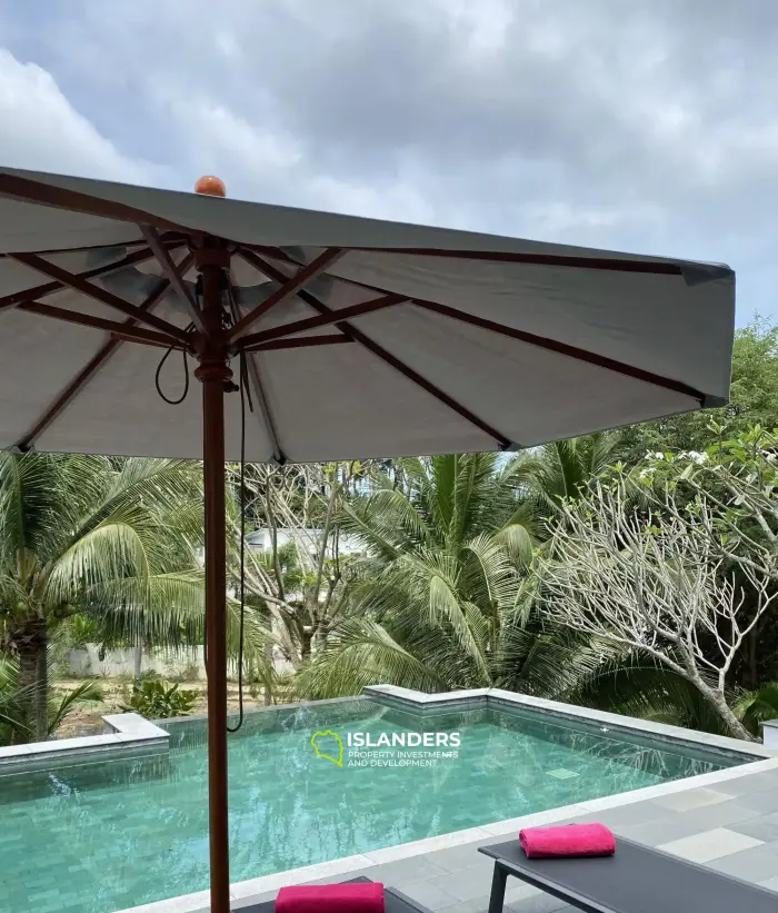 וילת בריכה עם נוף לגן למכירה ב-Maenam