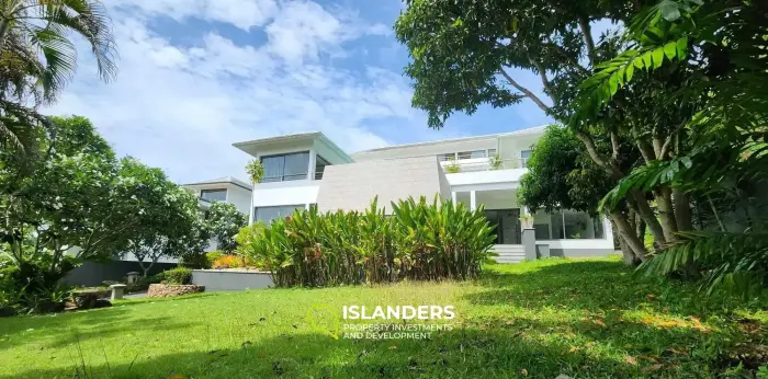 7 Bedroom Sea View Villa in Koh Samui
