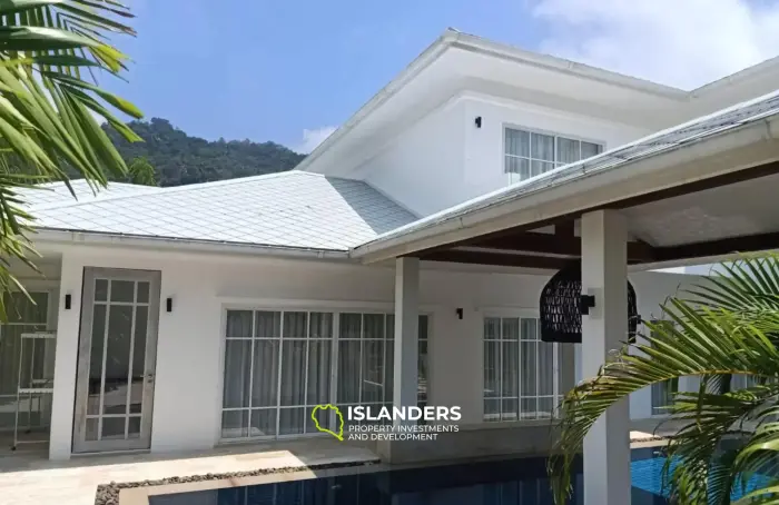 וילת בריכה מרווחת מאוד עם 6 חדרי שינה במרכז לאמאי