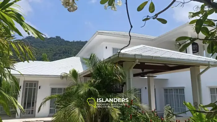 וילת בריכה מרווחת מאוד עם 6 חדרי שינה במרכז לאמאי