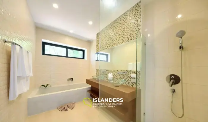 فيلا ماينام الرائعة مع 4 غرف نوم وإطلالات على البحر