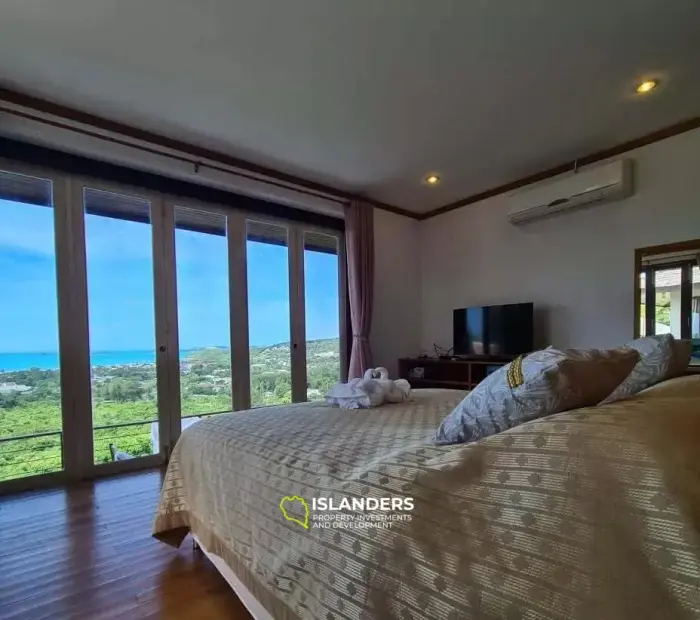 Atemberaubende Villa mit 4 Schlafzimmern und privatem Pool und Meerblick auf Koh Samui