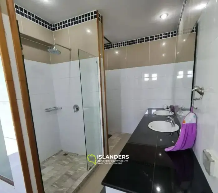 Atemberaubende Villa mit 4 Schlafzimmern und privatem Pool und Meerblick auf Koh Samui