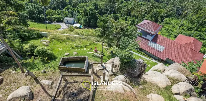 Beau terrain avec bâtiment près de la plage de Nathon à vendre