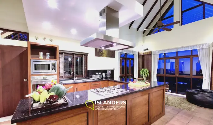 فيلا مذهلة مكونة من 5 غرف نوم على جانب التل مع إطلالة على البحر في ماينام