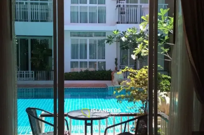 Condo de 2 chambres avec vue sur la piscine à vendre à Arisara Place
