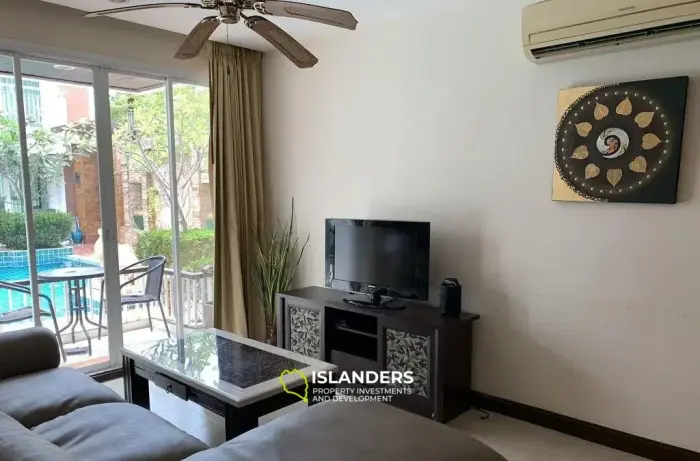 Condo de 2 chambres avec vue sur la piscine à vendre à Arisara Place
