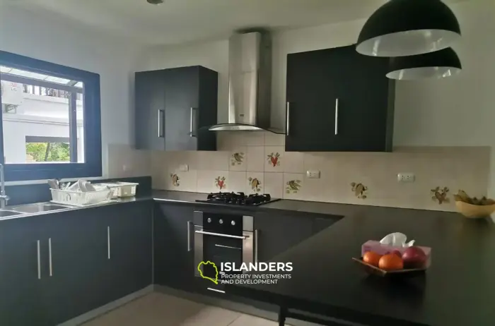 Casa de 2 habitaciones en alquiler en Bang Rak