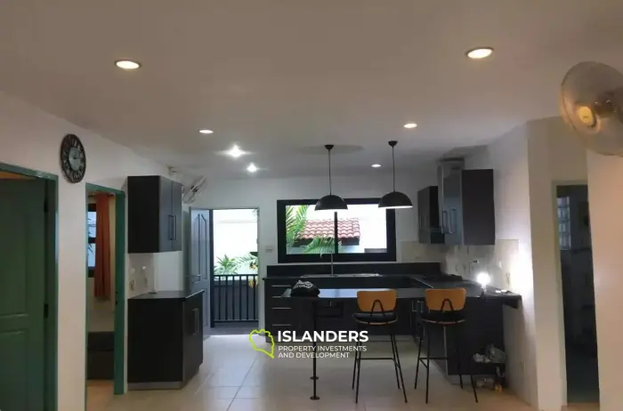 Casa de 2 habitaciones en alquiler en Bang Rak