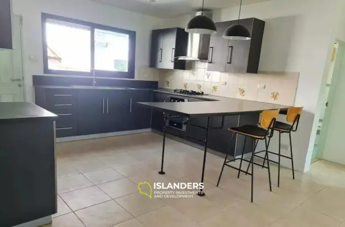 Casa de 2 habitaciones en alquiler en Bang Rak