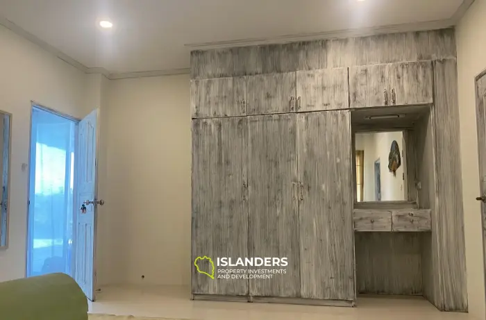 5 Bedrooms Pool Villa in Chaweng For Rent