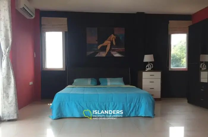 5 Bedrooms Pool Villa in Chaweng For Rent