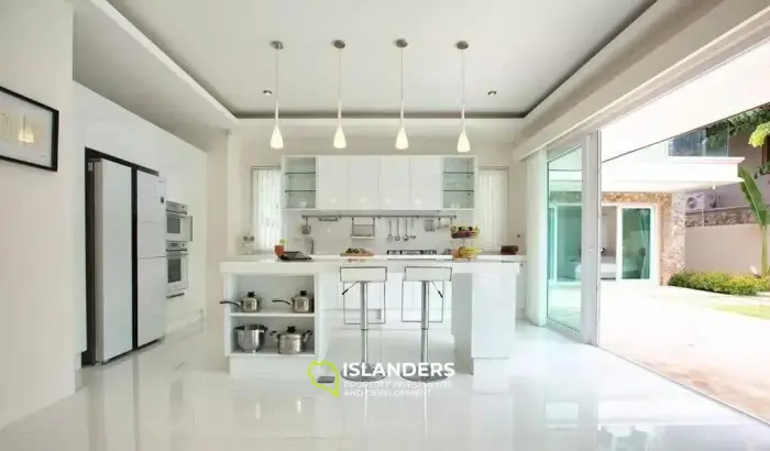 4 Bedrooms Pool Villa in Choeng Mon For Rent