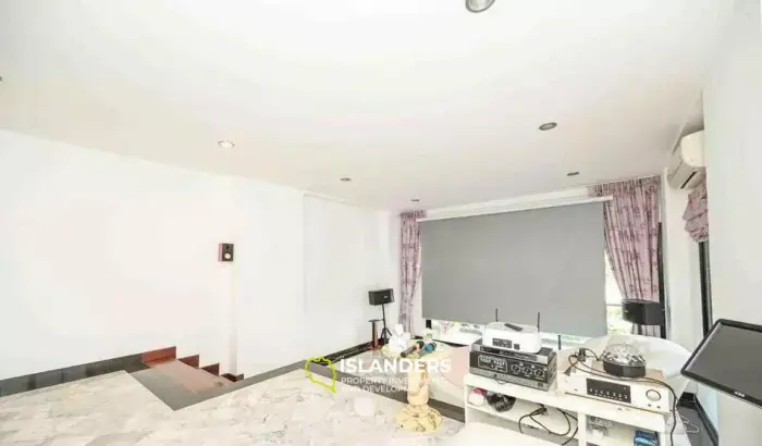 5 Bedrooms for Rent in Mae Nam, Samui