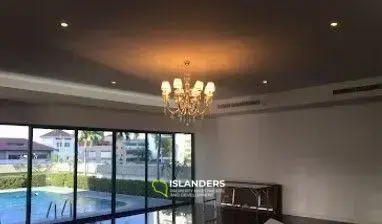 ให้เช่าวิลล่า 6 ห้องนอนที่บ้านใต้เอสเตท