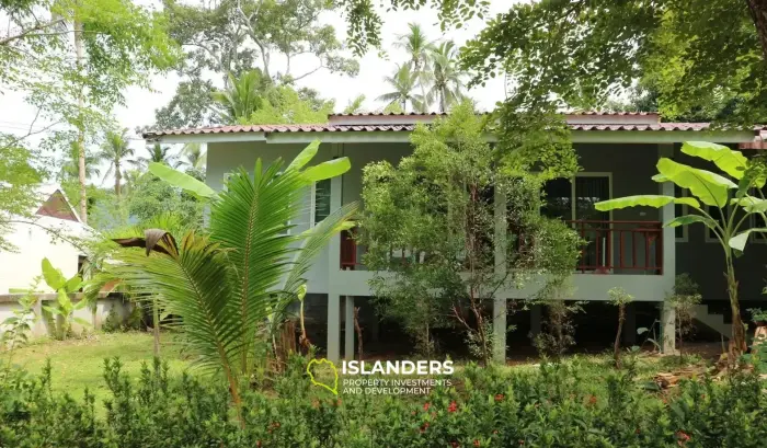 Haus mit 2 Schlafzimmern und privatem Garten in Maret