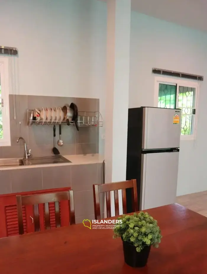 Haus mit 2 Schlafzimmern und privatem Garten in Maret