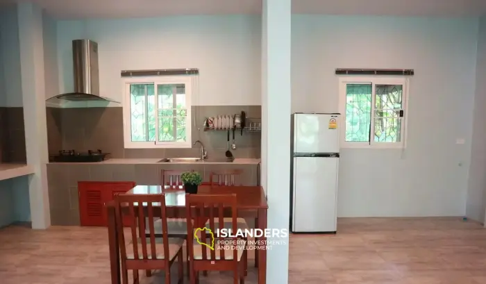 Haus mit 2 Schlafzimmern und privatem Garten in Maret