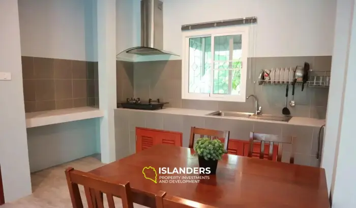 Haus mit 2 Schlafzimmern und privatem Garten in Maret