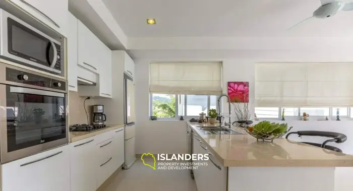 Modern 3-Bedroom Sea View Pool Villa in Chaweng