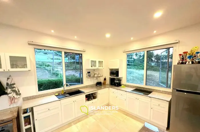 Villa de 3 chambres avec vue sur la mer à Bangpor à vendre