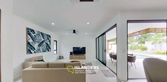 Quiet Oasis in Lamai Corner Villa on Large Land Plot for Sale