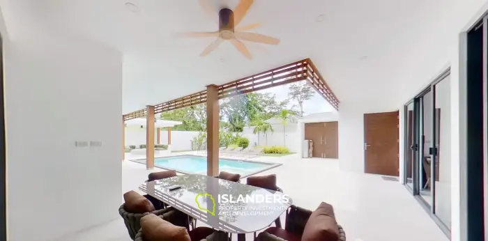 Quiet Oasis in Lamai Corner Villa on Large Land Plot for Sale