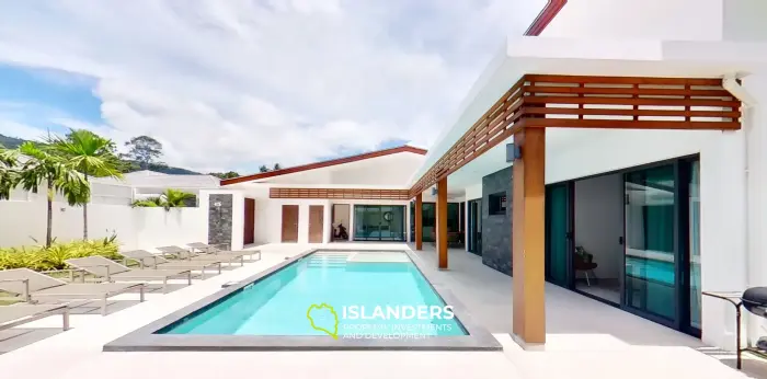 Quiet Oasis in Lamai Corner Villa on Large Land Plot for Sale