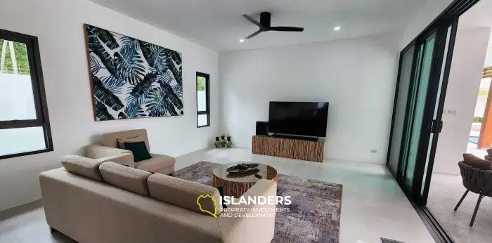 Quiet Oasis in Lamai Corner Villa on Large Land Plot for Sale