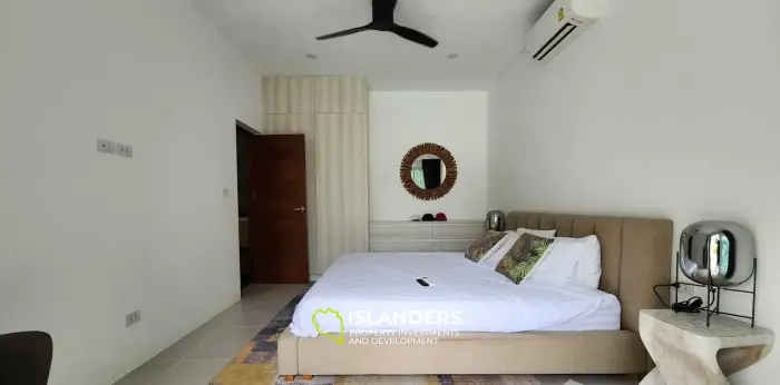 Quiet Oasis in Lamai Corner Villa on Large Land Plot for Sale