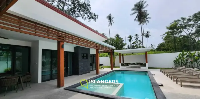 Quiet Oasis in Lamai Corner Villa on Large Land Plot for Sale