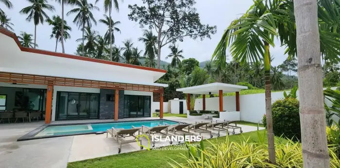 Quiet Oasis in Lamai Corner Villa on Large Land Plot for Sale