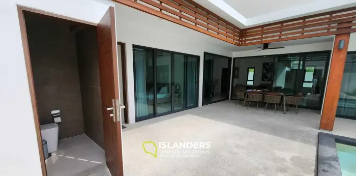 Quiet Oasis in Lamai Corner Villa on Large Land Plot for Sale
