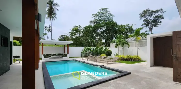 Quiet Oasis in Lamai Corner Villa on Large Land Plot for Sale