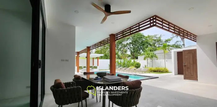 Quiet Oasis in Lamai Corner Villa on Large Land Plot for Sale