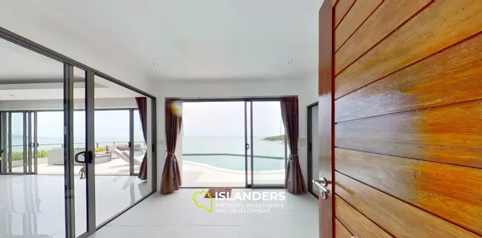فيلا ذات تصميم فريد من نوعه مكونة من 5 غرف نوم مطلة على المحيط بجانب الجرف