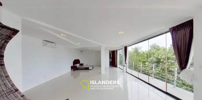 فيلا ذات تصميم فريد من نوعه مكونة من 5 غرف نوم مطلة على المحيط بجانب الجرف