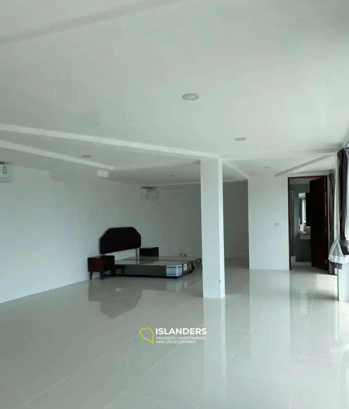 فيلا ذات تصميم فريد من نوعه مكونة من 5 غرف نوم مطلة على المحيط بجانب الجرف