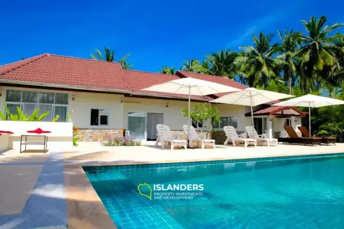 Villa mit 5 Schlafzimmern und Pool, nur 100 m vom Strand entfernt! Hinkong Beach-Bereich.