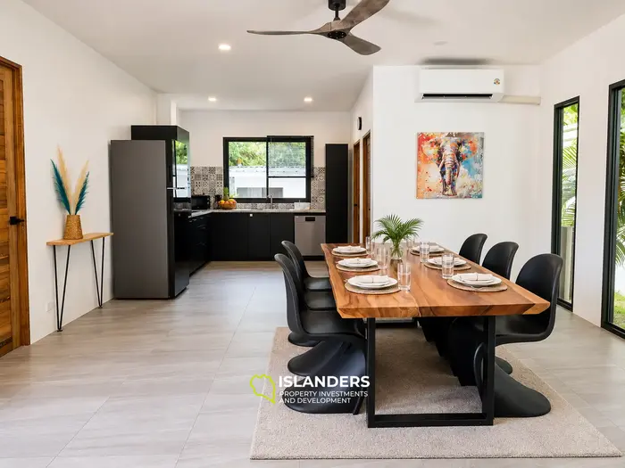 Villa moderne à Woktum : une vie de luxe avec une touche de paradis tropical !