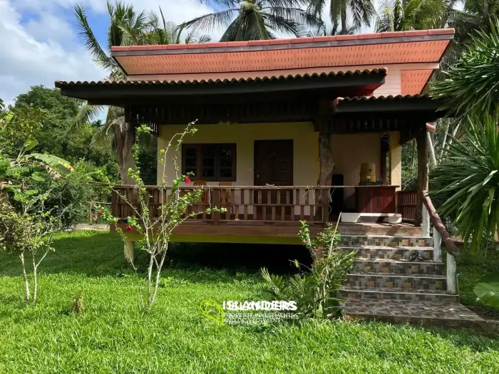 Mountain Retreat: Grundstück mit 2344 m² Land und 3 fertigen Häusern