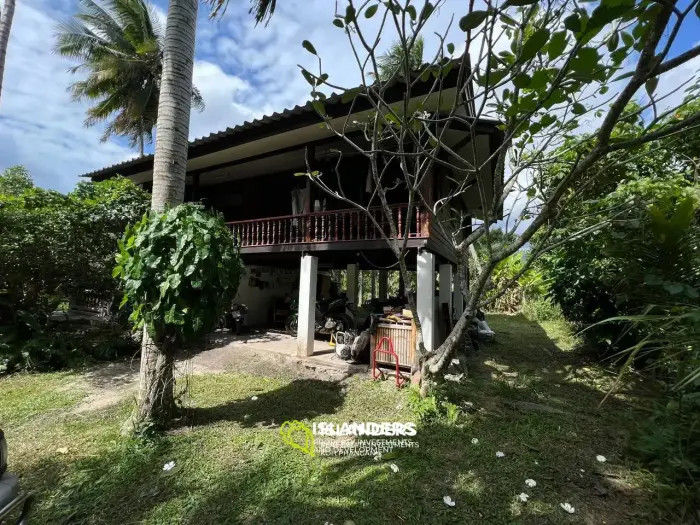 Mountain Retreat: Grundstück mit 2344 m² Land und 3 fertigen Häusern