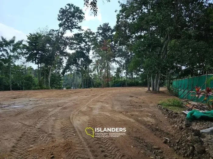 VERKAUFT – Flaches Land im Dschungel – 2.400 m²