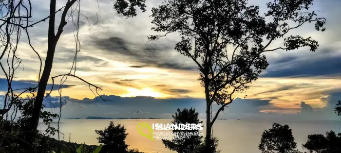 Terreno absolutamente único e impresionante con vista al mar y puesta de sol de 360° en Haad Yao, 6400 m² (4 Rai)