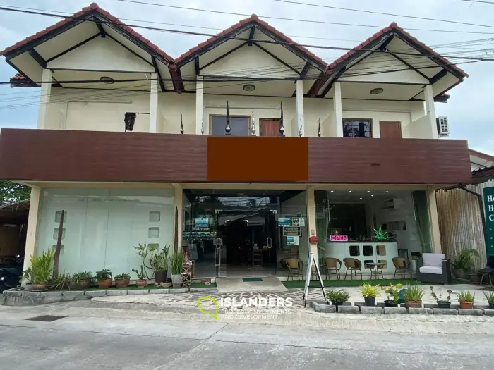 Beautiful large front display glass windows in Ban Tai 