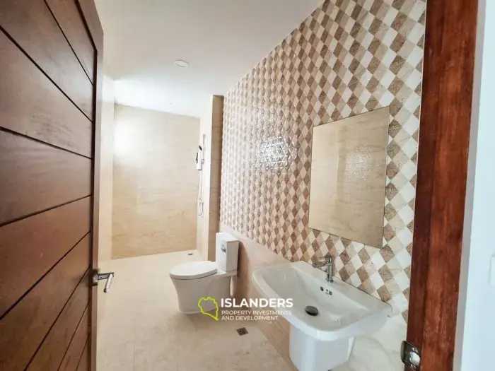 New 4 Bedroom Villa in Chaweng For Sale (possible build 5 or 6 bdr)