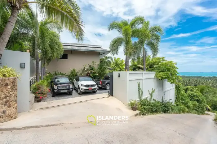 Villa avec piscine de 4 chambres et vue sur la mer