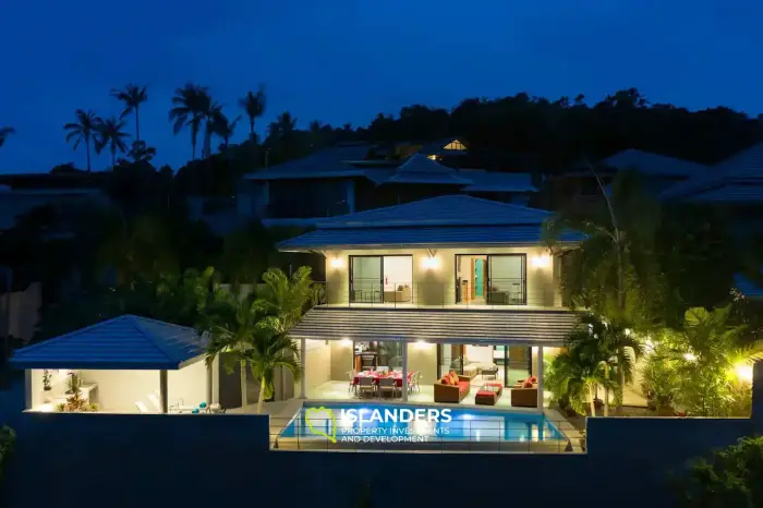 Villa avec piscine de 4 chambres et vue sur la mer